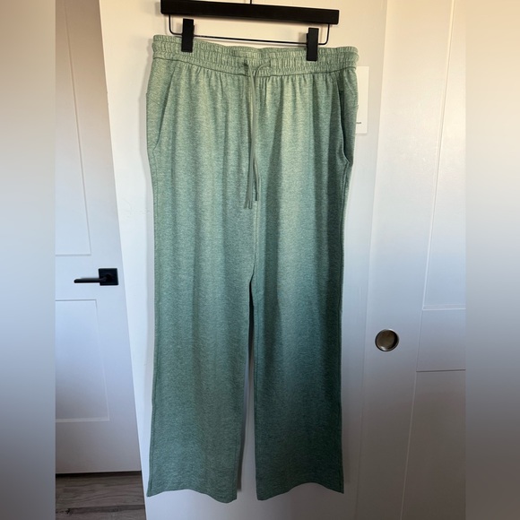 NWT Lululemon Soft Jersey Straight-Leg Mid-Rise Pant *Regular Size 10 - Picture 1 of 8
